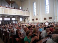 Spokojné obecenstvo odmenilo spevácke skupiny potleskom